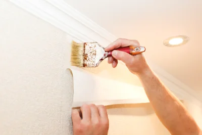 Pose de papier peint à Vezot — revêtements muraux et toiles de verre